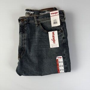 !  Wrangler Men's Jean 36x32 Regular Fit Flex Milwaukee Med Blue Jean